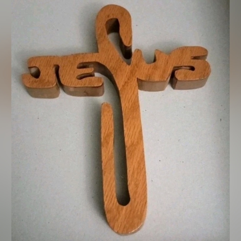 Wood Cross Reading Jesus Wall Hanging Decoration 8"